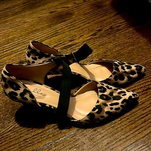 Sz 11M Abella True Comfort Cheetah. Worn indoors 1 time. Great condition!